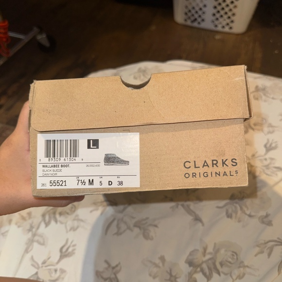 Black Clarks Wallabee leather boot - Picture 8 of 8